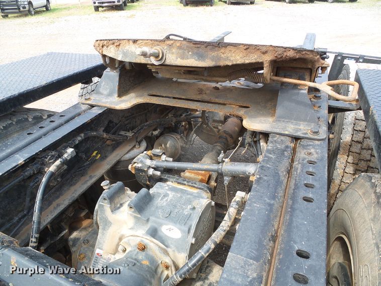 image for item DG0180 2007 Mack CV713 semi truck