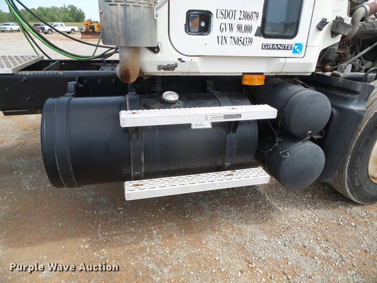 image for item DG0180 2007 Mack CV713 semi truck