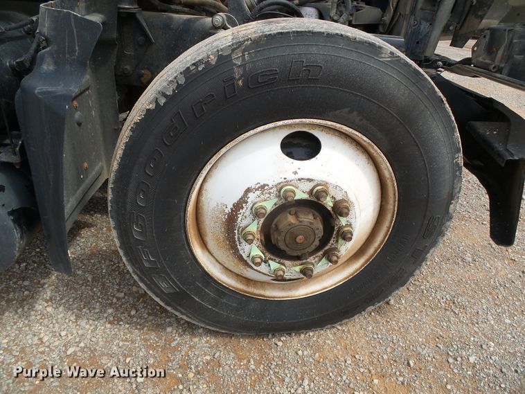 image for item DG0180 2007 Mack CV713 semi truck