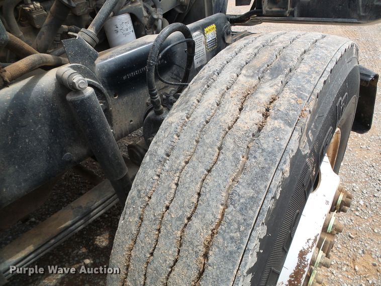 image for item DG0180 2007 Mack CV713 semi truck