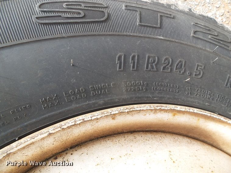 image for item DG0180 2007 Mack CV713 semi truck