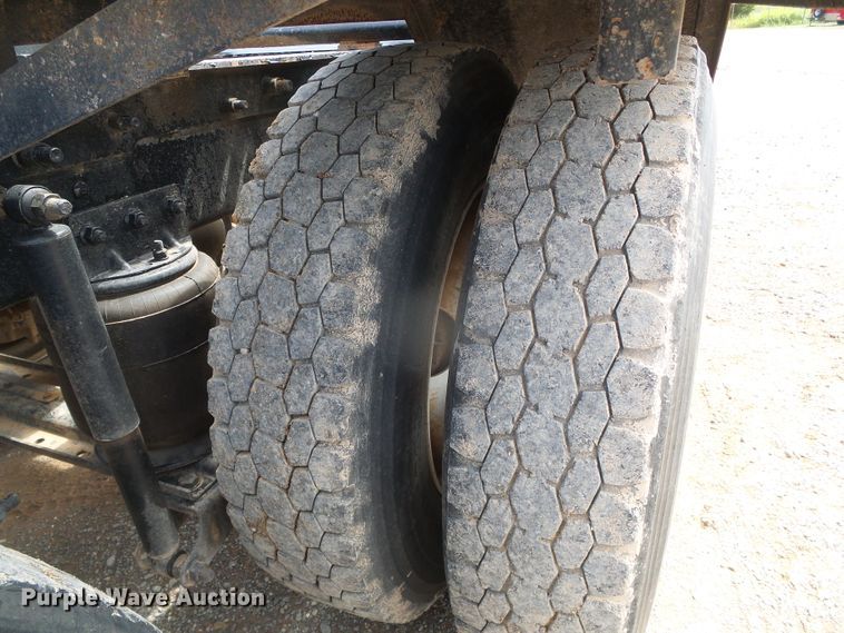 image for item DG0180 2007 Mack CV713 semi truck