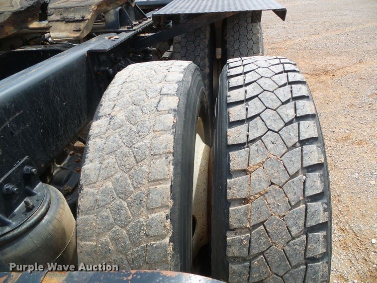 image for item DG0180 2007 Mack CV713 semi truck