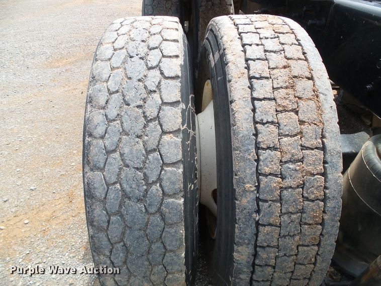 image for item DG0180 2007 Mack CV713 semi truck