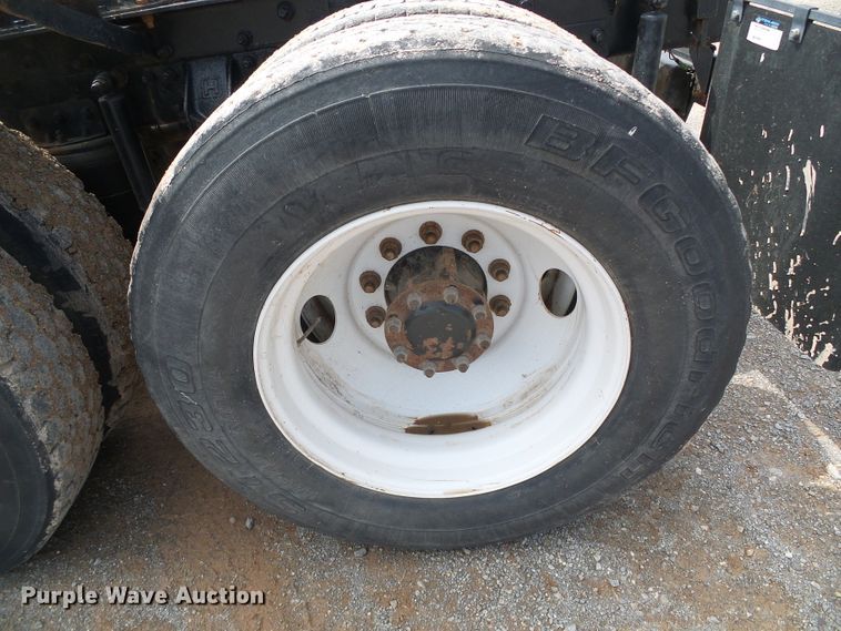 image for item DG0180 2007 Mack CV713 semi truck