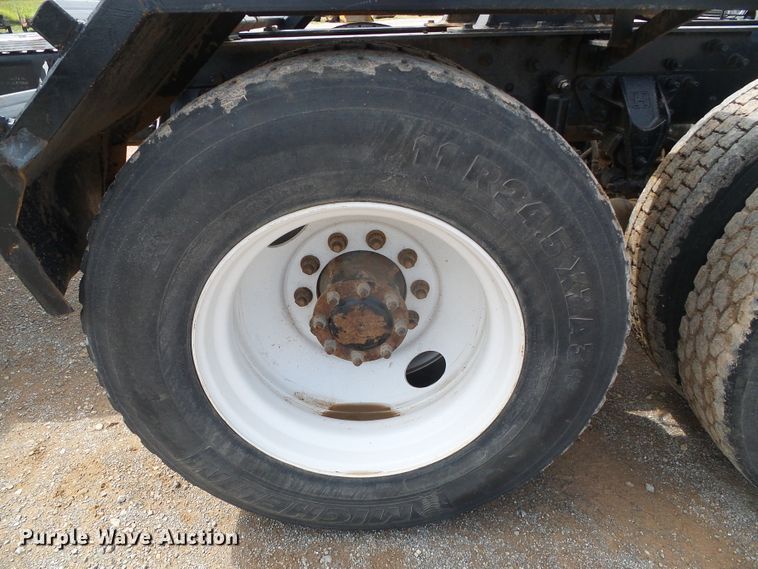 image for item DG0180 2007 Mack CV713 semi truck