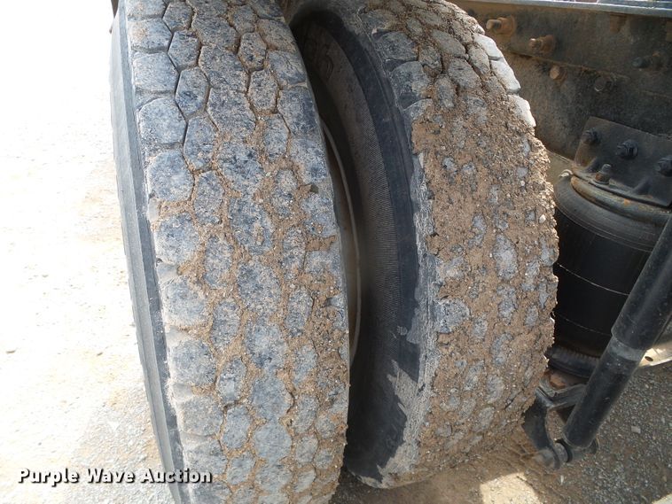 image for item DG0180 2007 Mack CV713 semi truck