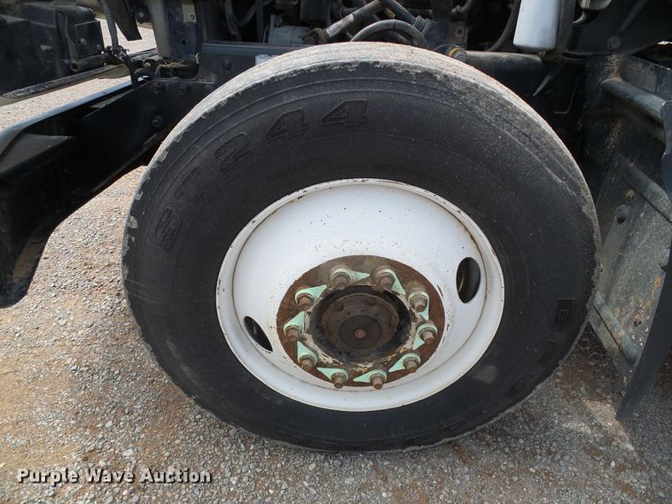 image for item DG0180 2007 Mack CV713 semi truck