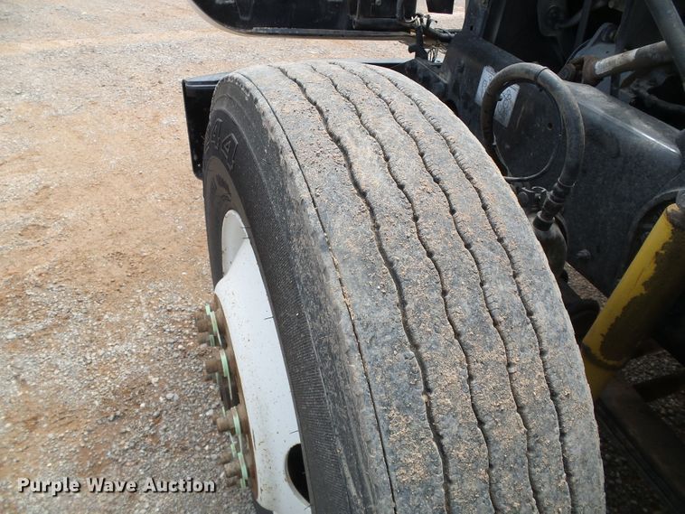 image for item DG0180 2007 Mack CV713 semi truck