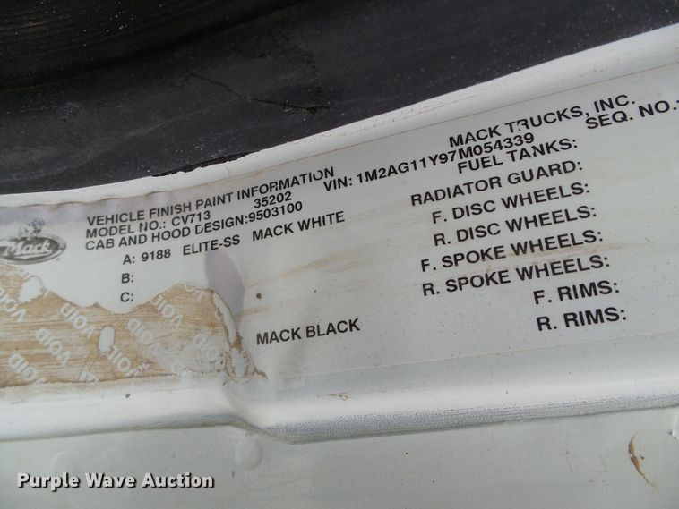 image for item DG0180 2007 Mack CV713 semi truck