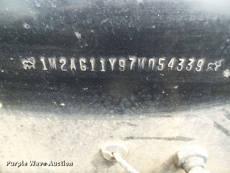 image for item DG0180 2007 Mack CV713 semi truck