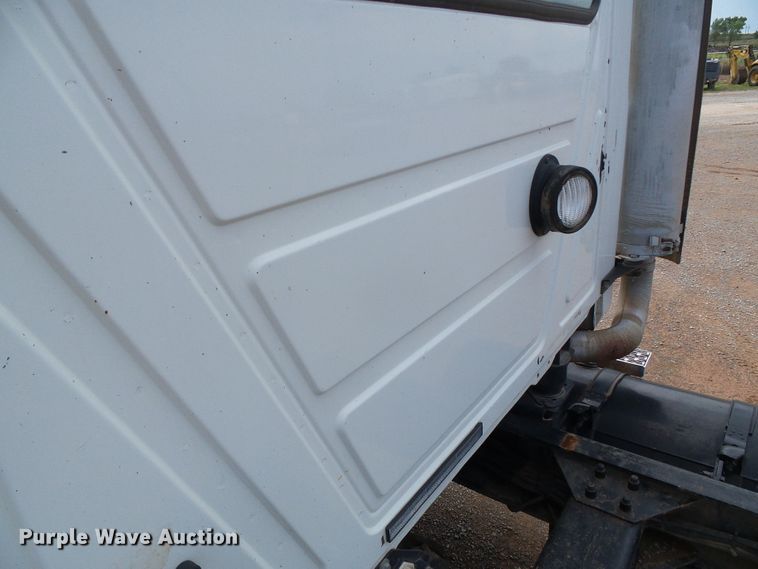 image for item DG0180 2007 Mack CV713 semi truck