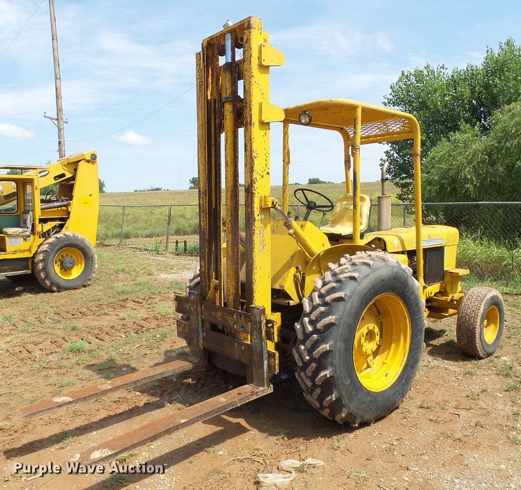 image for item DG0181 John Deere 480 forklift