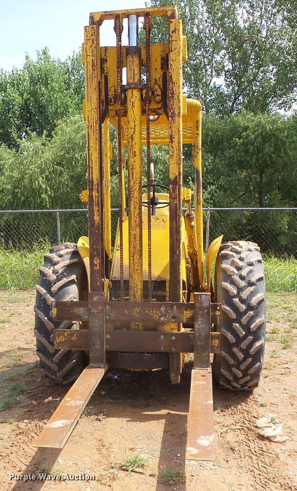 image for item DG0181 John Deere 480 forklift