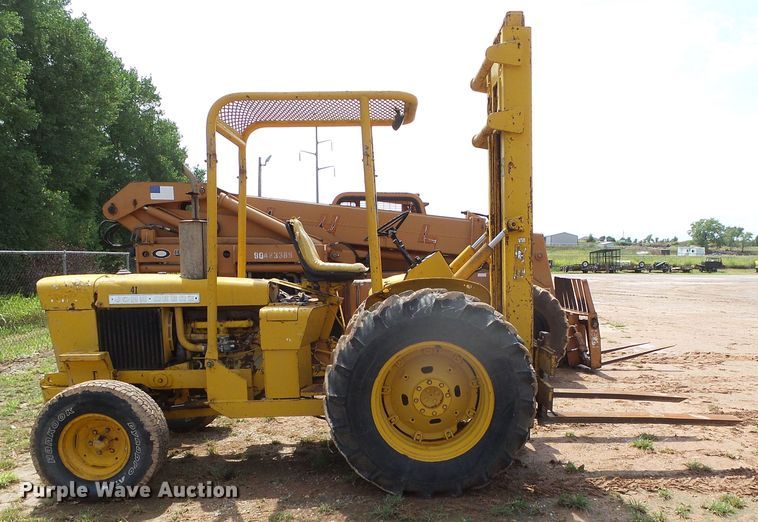 image for item DG0181 John Deere 480 forklift