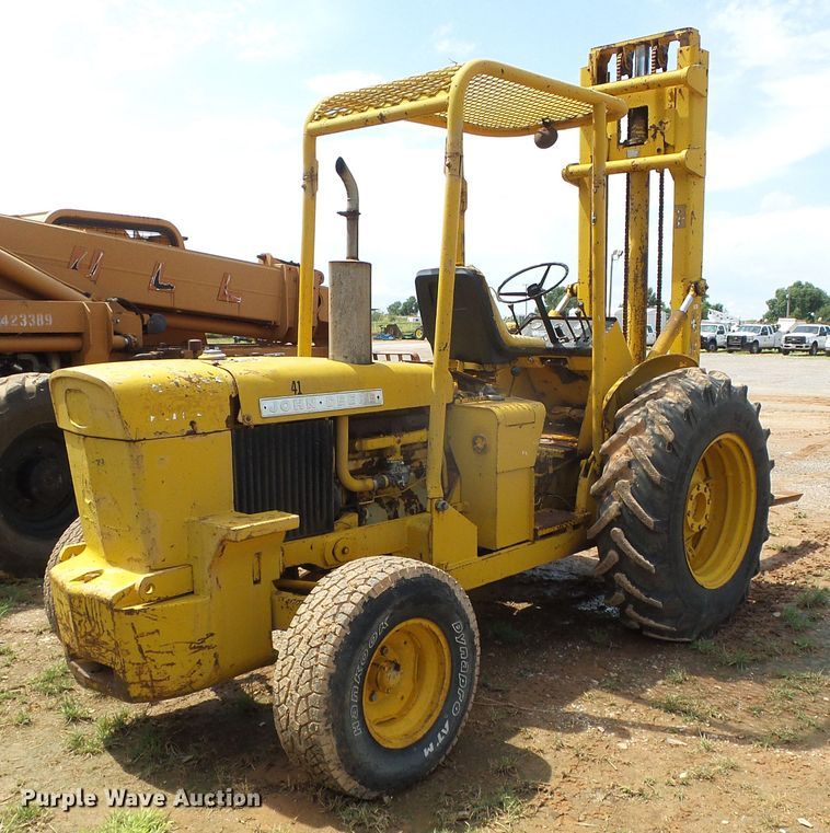 image for item DG0181 John Deere 480 forklift
