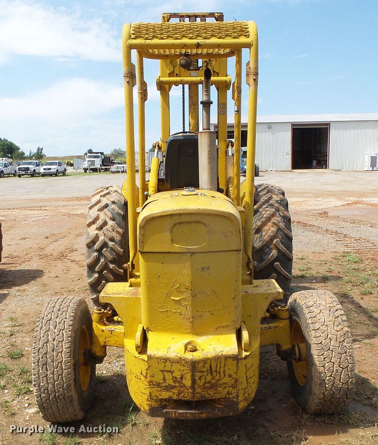 image for item DG0181 John Deere 480 forklift