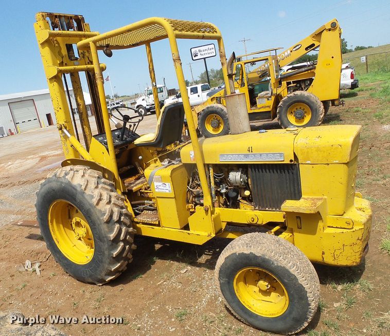 image for item DG0181 John Deere 480 forklift