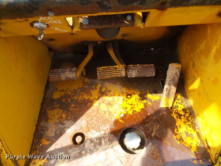 image for item DG0181 John Deere 480 forklift