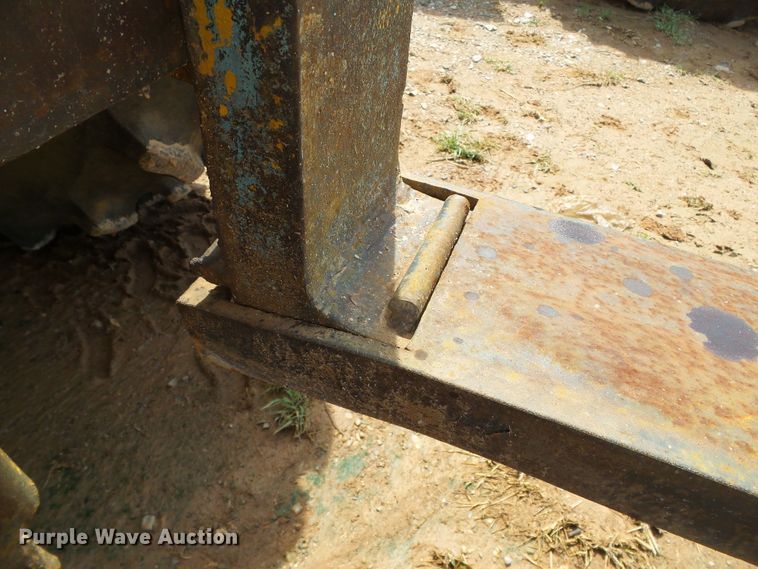 image for item DG0181 John Deere 480 forklift