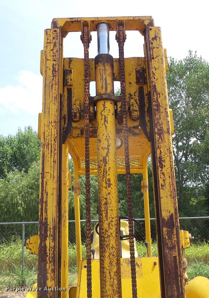 image for item DG0181 John Deere 480 forklift