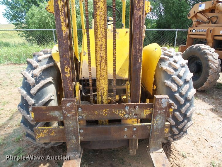 image for item DG0181 John Deere 480 forklift