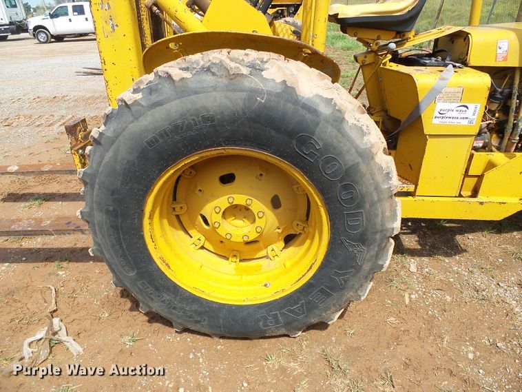 image for item DG0181 John Deere 480 forklift