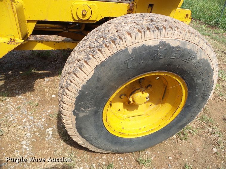 image for item DG0181 John Deere 480 forklift