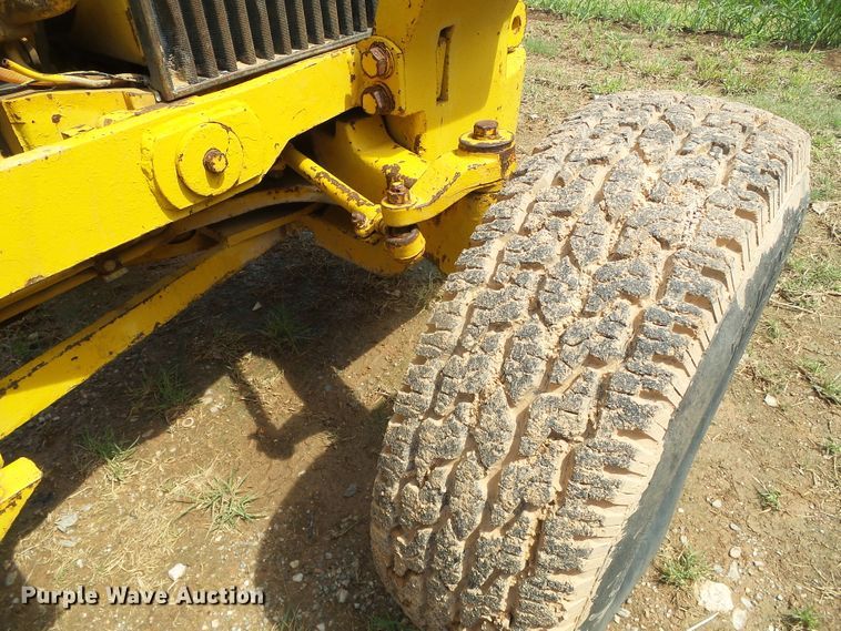 image for item DG0181 John Deere 480 forklift