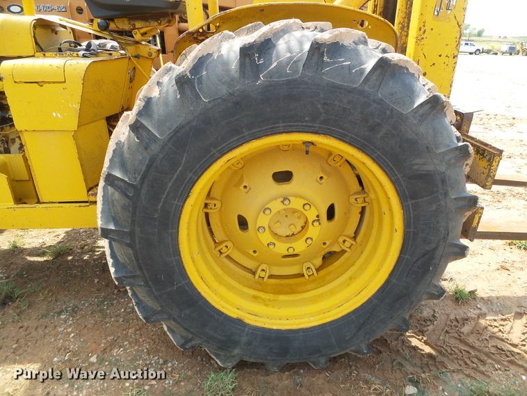 image for item DG0181 John Deere 480 forklift