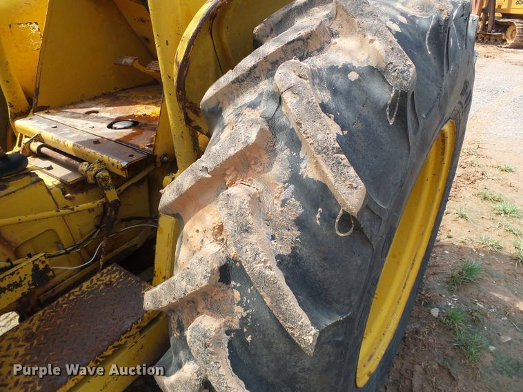 image for item DG0181 John Deere 480 forklift