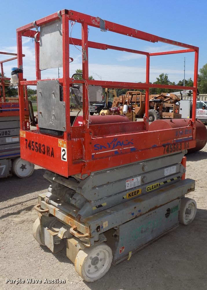 image for item DG2416 2008 Sky Jack SJIII 3219 scissor lift