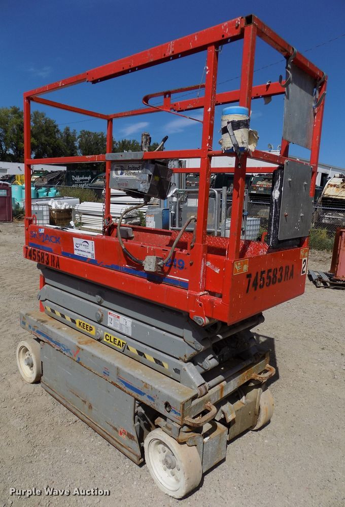 image for item DG2416 2008 Sky Jack SJIII 3219 scissor lift