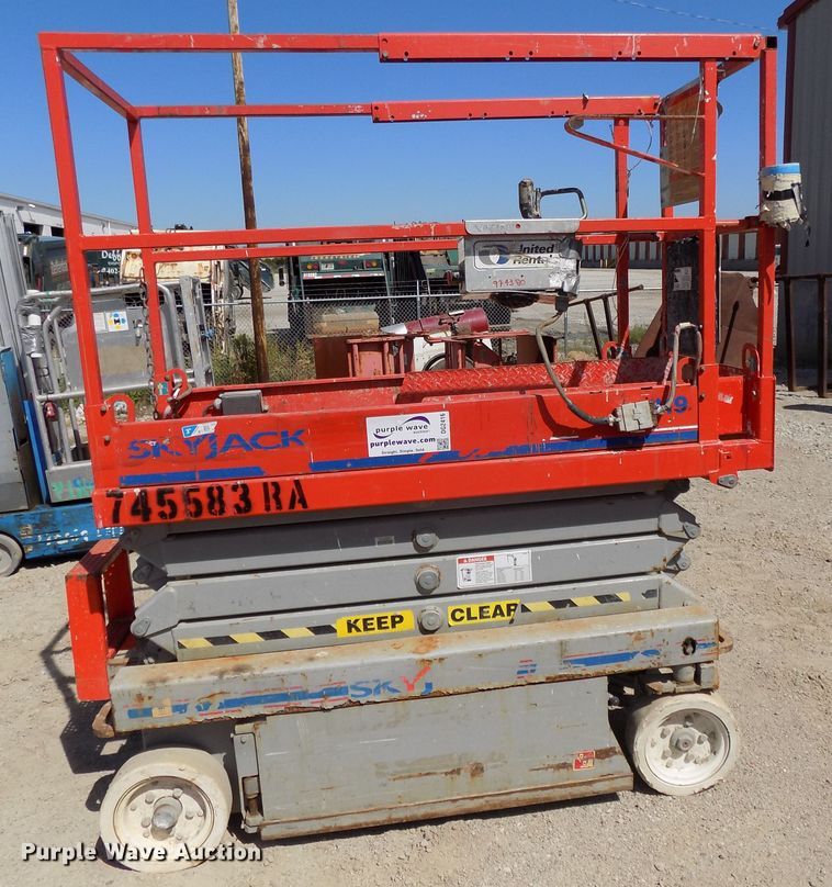 image for item DG2416 2008 Sky Jack SJIII 3219 scissor lift