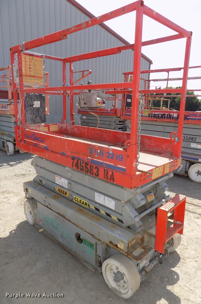 image for item DG2416 2008 Sky Jack SJIII 3219 scissor lift