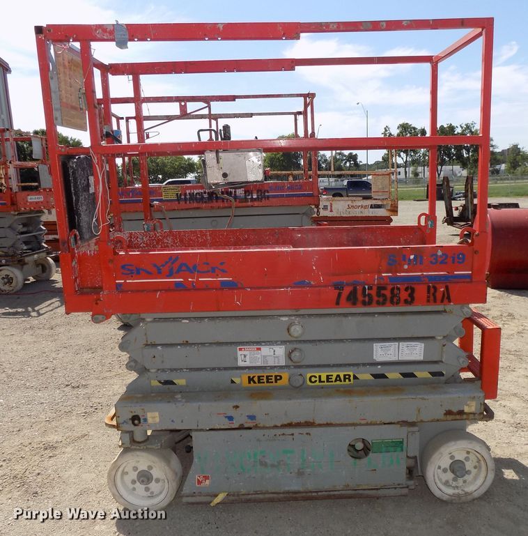 image for item DG2416 2008 Sky Jack SJIII 3219 scissor lift