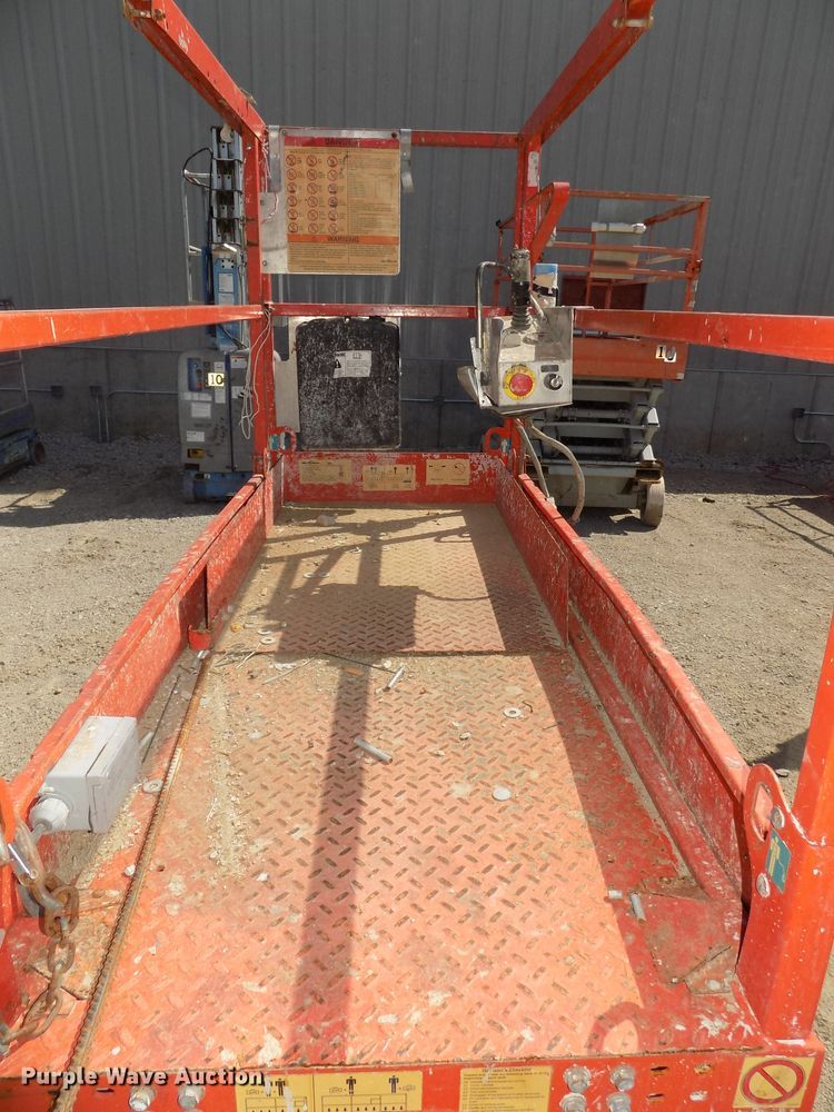 image for item DG2416 2008 Sky Jack SJIII 3219 scissor lift