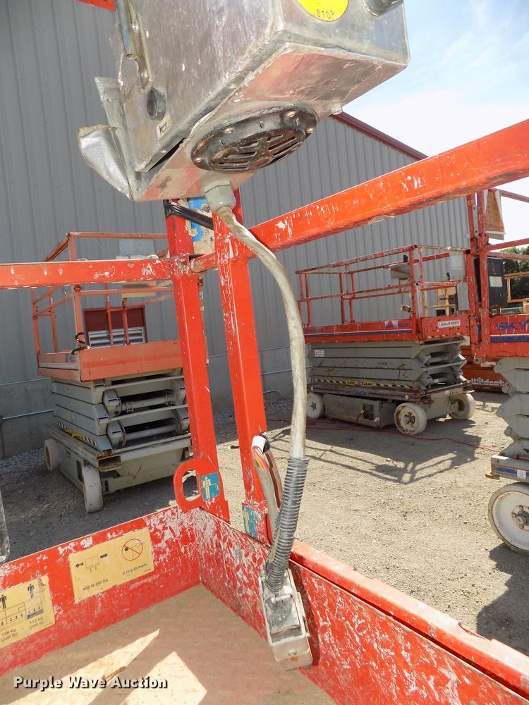 image for item DG2416 2008 Sky Jack SJIII 3219 scissor lift