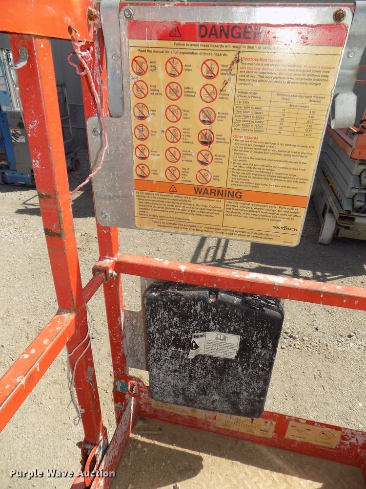 image for item DG2416 2008 Sky Jack SJIII 3219 scissor lift