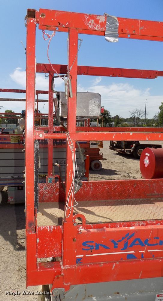 image for item DG2416 2008 Sky Jack SJIII 3219 scissor lift