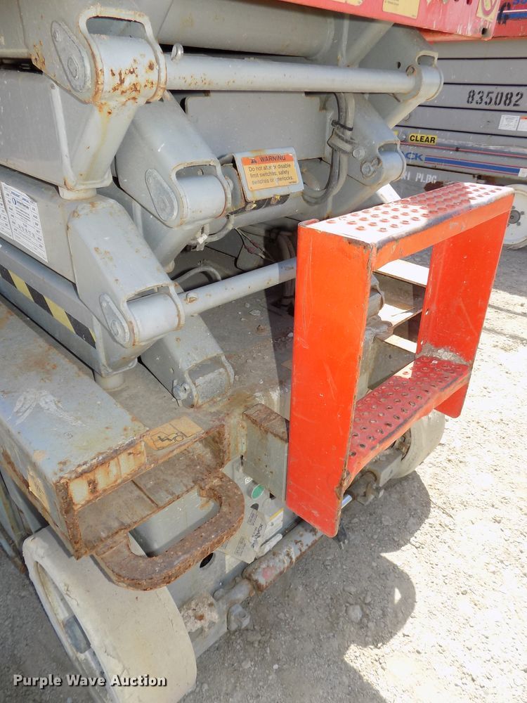 image for item DG2416 2008 Sky Jack SJIII 3219 scissor lift