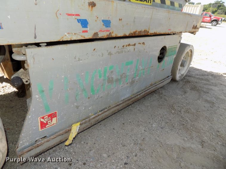 image for item DG2416 2008 Sky Jack SJIII 3219 scissor lift