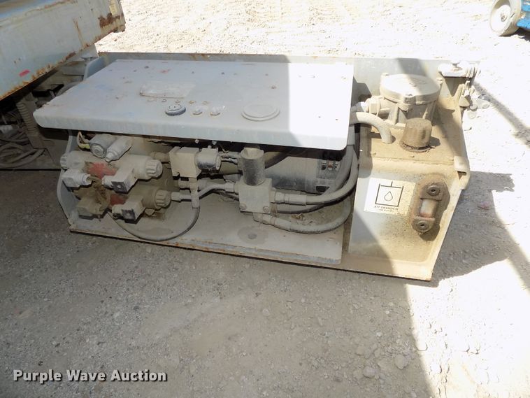 image for item DG2416 2008 Sky Jack SJIII 3219 scissor lift