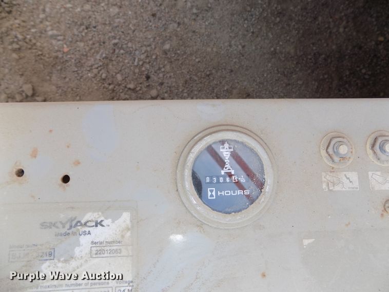 image for item DG2416 2008 Sky Jack SJIII 3219 scissor lift