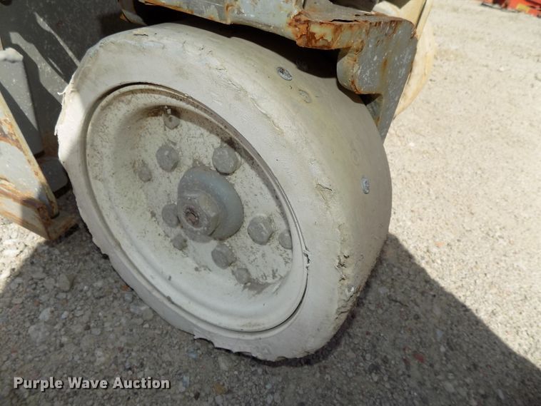 image for item DG2416 2008 Sky Jack SJIII 3219 scissor lift