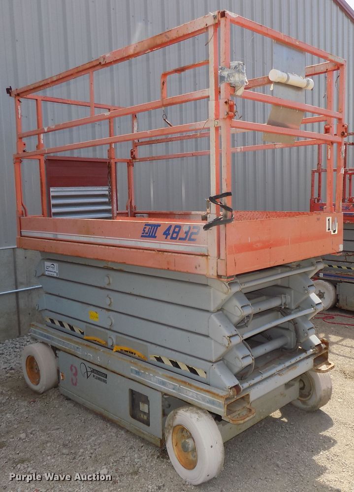 image for item DG2417 1999 Sky Jack SJIII 4832 scissor lift