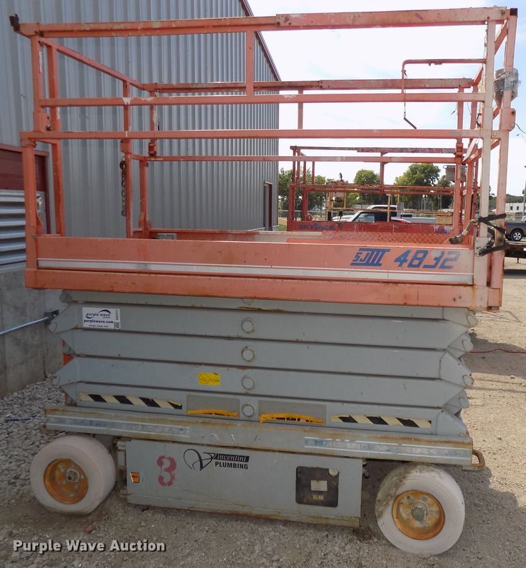 image for item DG2417 1999 Sky Jack SJIII 4832 scissor lift