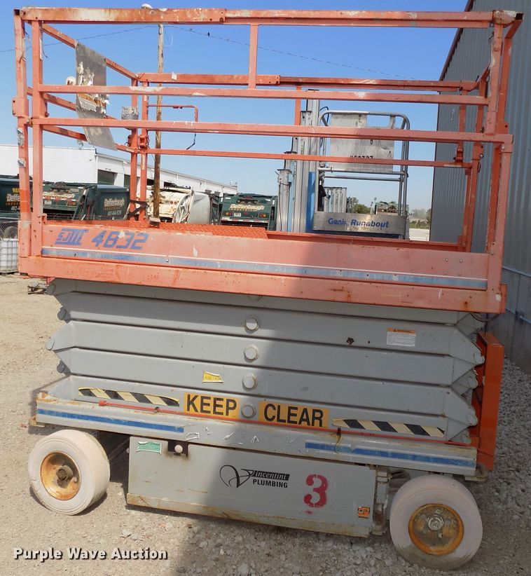 image for item DG2417 1999 Sky Jack SJIII 4832 scissor lift