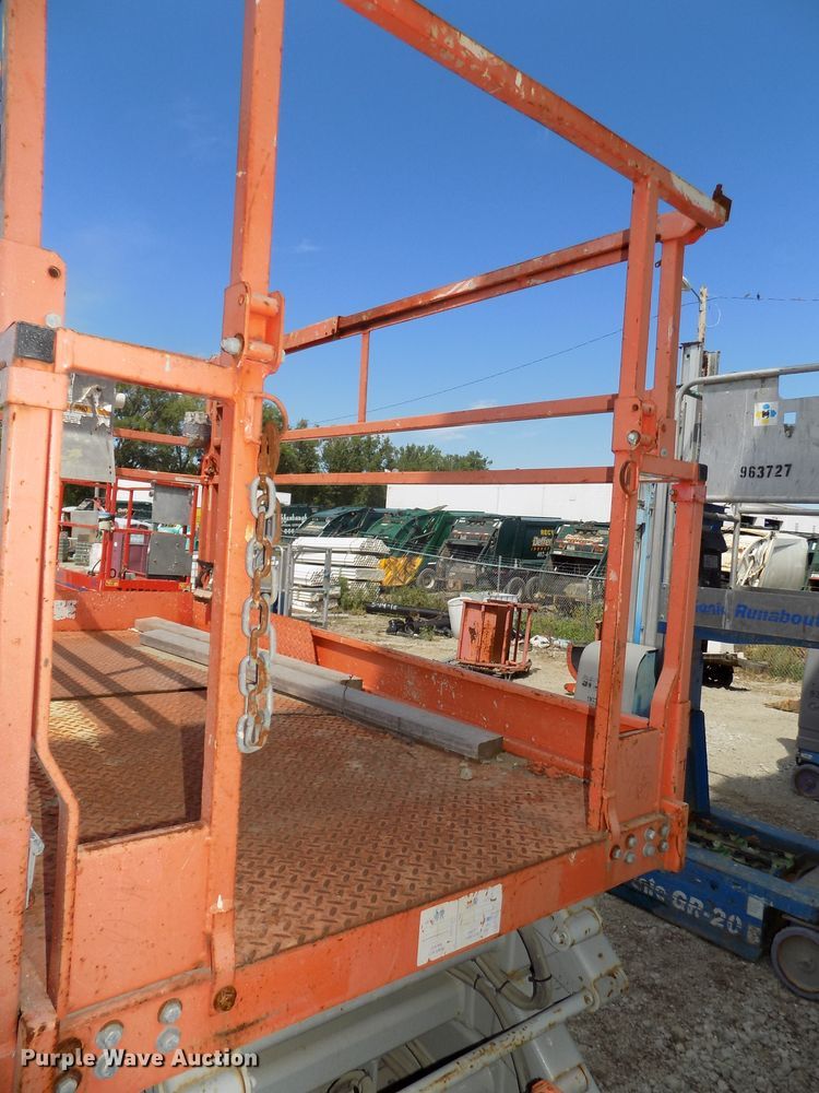 image for item DG2417 1999 Sky Jack SJIII 4832 scissor lift