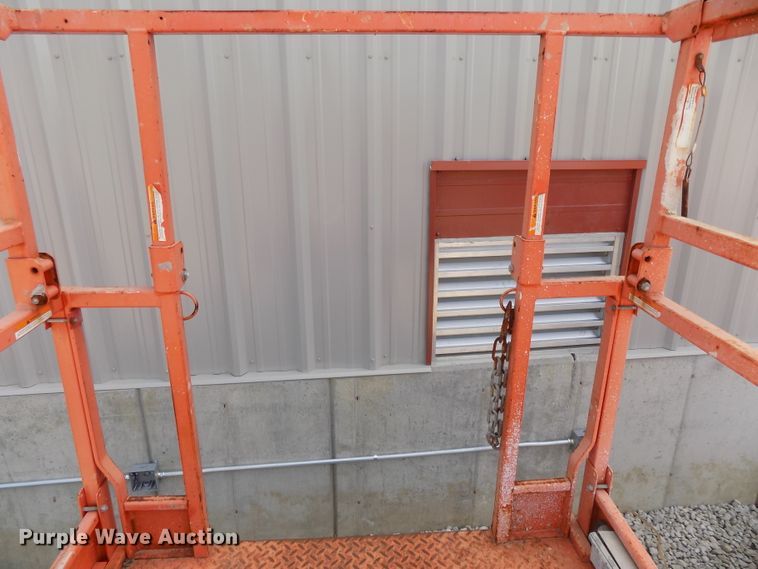 image for item DG2417 1999 Sky Jack SJIII 4832 scissor lift